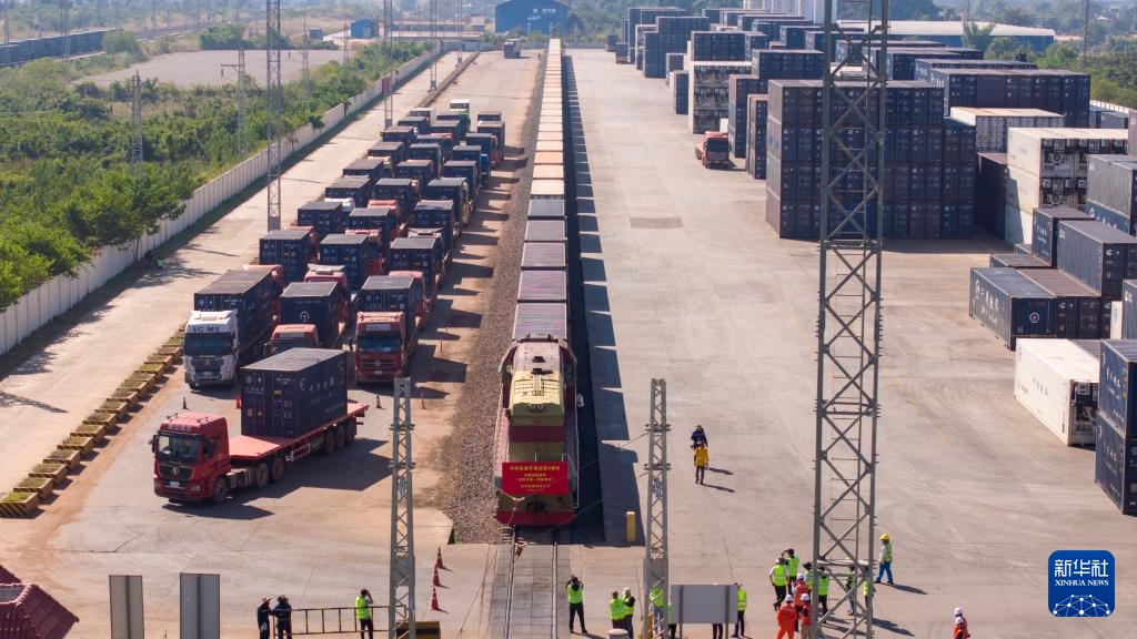 Khối lượng hàng hóa vận chuyển nội địa Lào qua tuyến đường sắt Trung - Lào vượt 5 triệu tấn