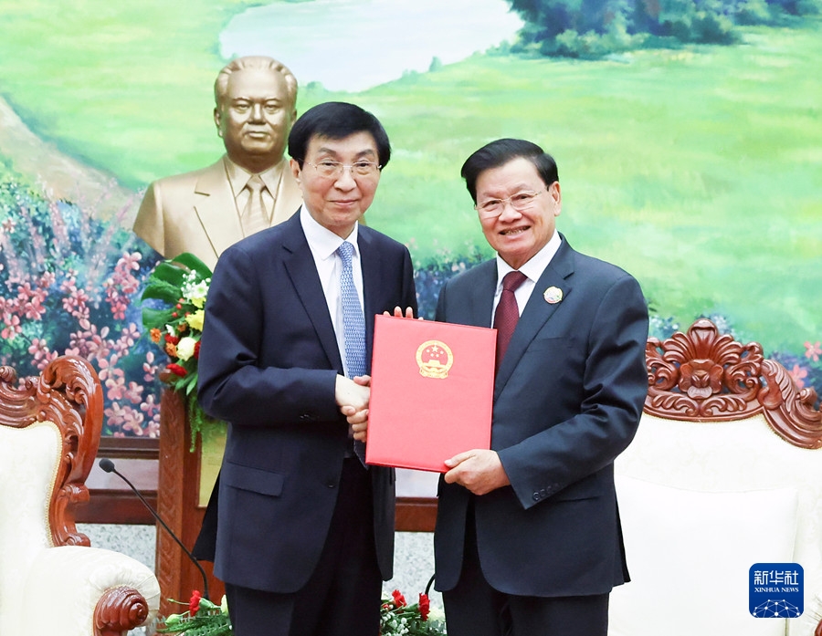 Chủ tịch Chính hiệp toàn quốc Trung Quốc Vương Hộ Ninh chính thức thăm hữu nghị và dự lễ kỷ niệm 50 năm Quốc khánh Lào