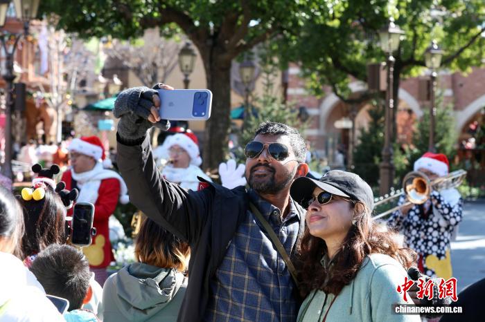 Disney Winter Magic Cavalcade tại Thượng Hải thu hút đông đảo du khách