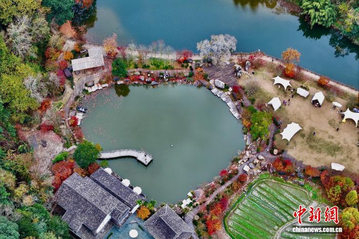 Ngày 9/12, khung cảnh ngày đông tuyệt đẹp tại làng Cửu Phong (Ảnh chụp bằng drone). Ảnh: Vương Đông Minh - Phóng viên Chinanews