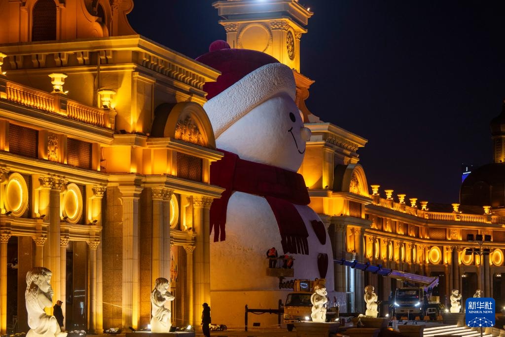 Người tuyết khổng lồ tại Cáp Nhĩ Tân