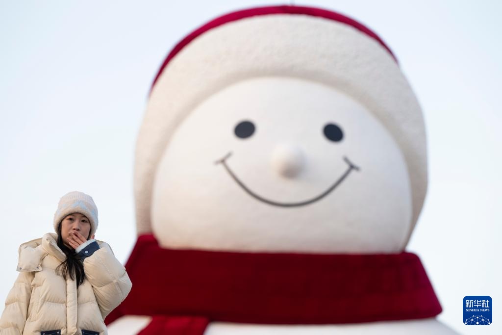 Người tuyết khổng lồ tại Cáp Nhĩ Tân