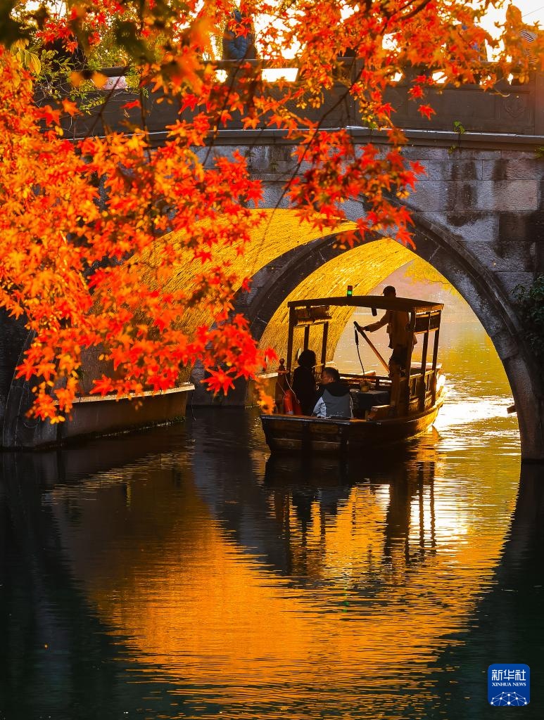 Phong cảnh tháng mười âm lịch tại Trung Quốc