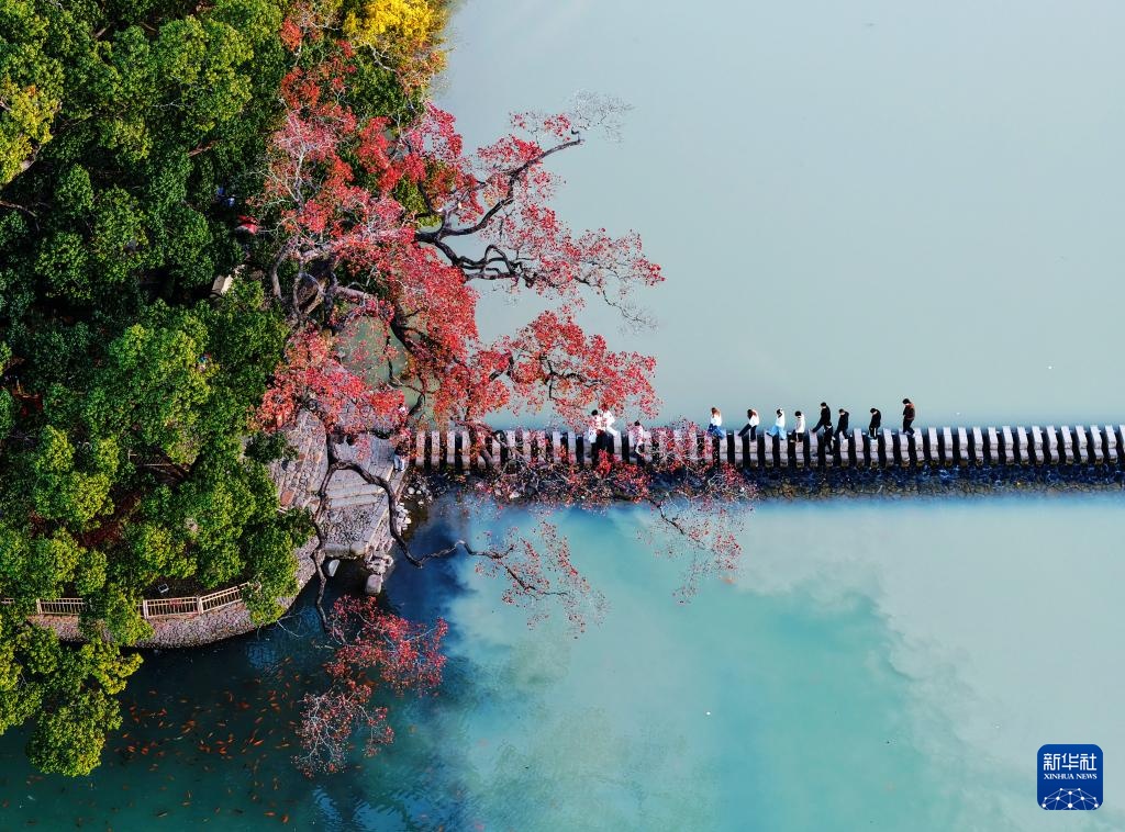 Phong cảnh tháng mười âm lịch tại Trung Quốc