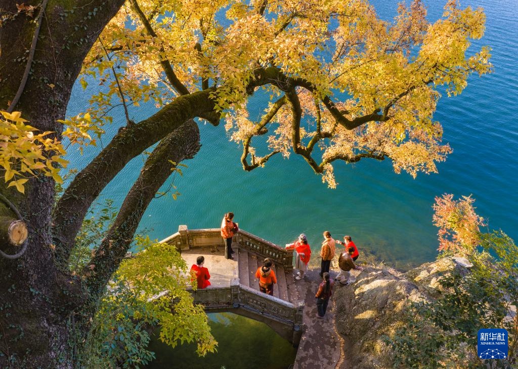 Phong cảnh tháng mười âm lịch tại Trung Quốc