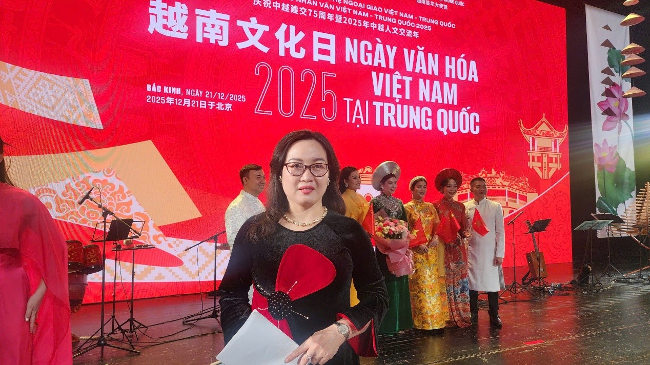 Trưởng đoàn nghệ thuật Việt Nam Bùi Huệ trả lời phỏng vấn của Nhân Dân nhật báo điện tử. Ảnh do người được phỏng vấn cung cấp