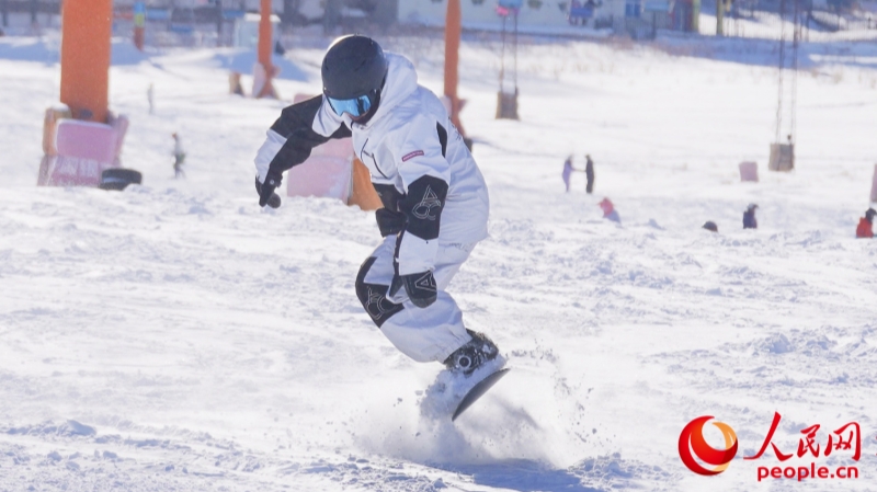 Tân Cương: Thể thao trên tuyết bùng “sức nóng”