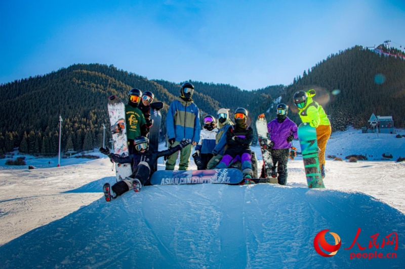 Tân Cương: Thể thao trên tuyết bùng “sức nóng”