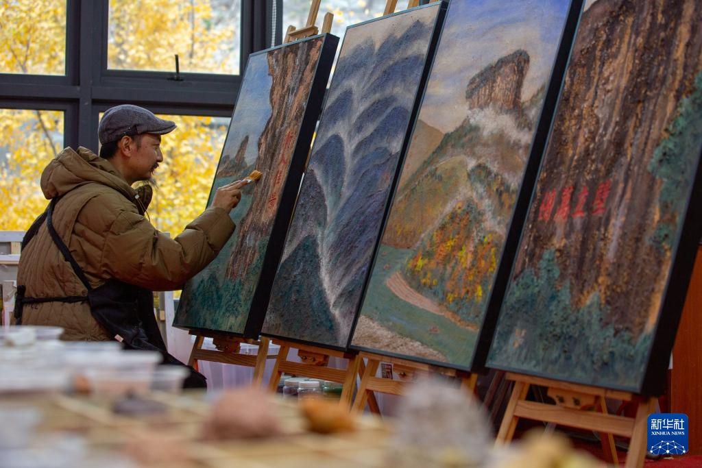 Vũ Di Sơn (tỉnh Phúc Kiến, Trung Quốc): “Nghiền” đá thành tranh