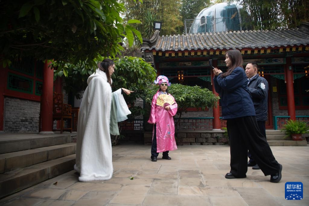 Chuyên viên thương mại điện tử xuyên biên giới: Dùng Internet đưa hàng Trung Quốc ra thế giới