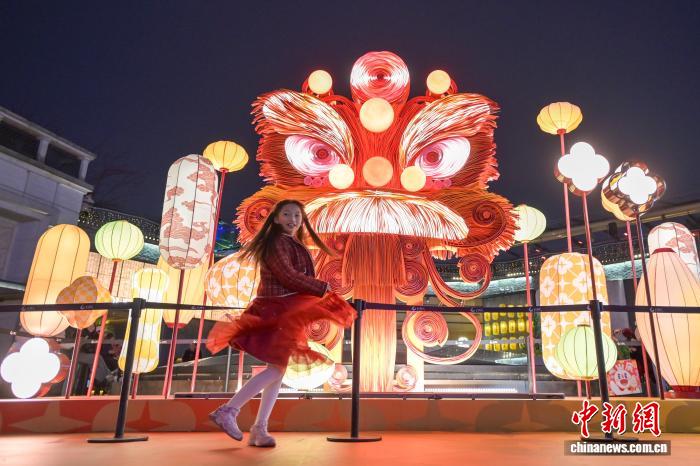 Lễ hội đèn lồng năm mới thắp sáng phố phường Trùng Khánh