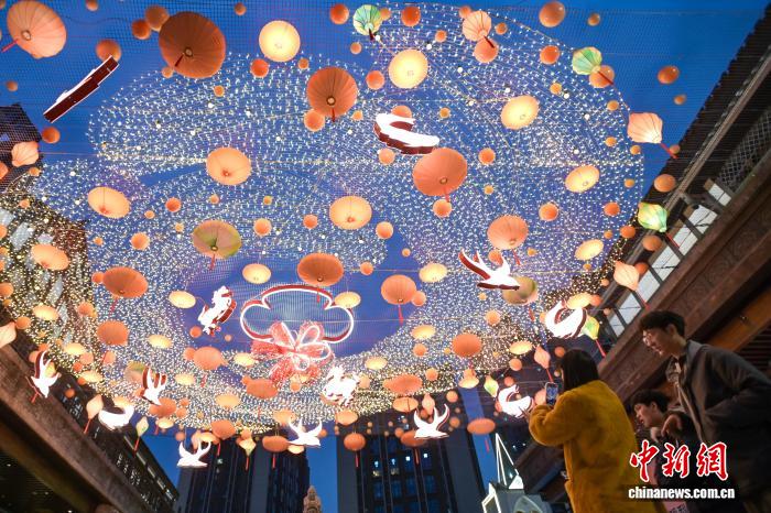 Lễ hội đèn lồng năm mới thắp sáng phố phường Trùng Khánh