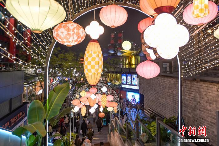 Lễ hội đèn lồng năm mới thắp sáng phố phường Trùng Khánh