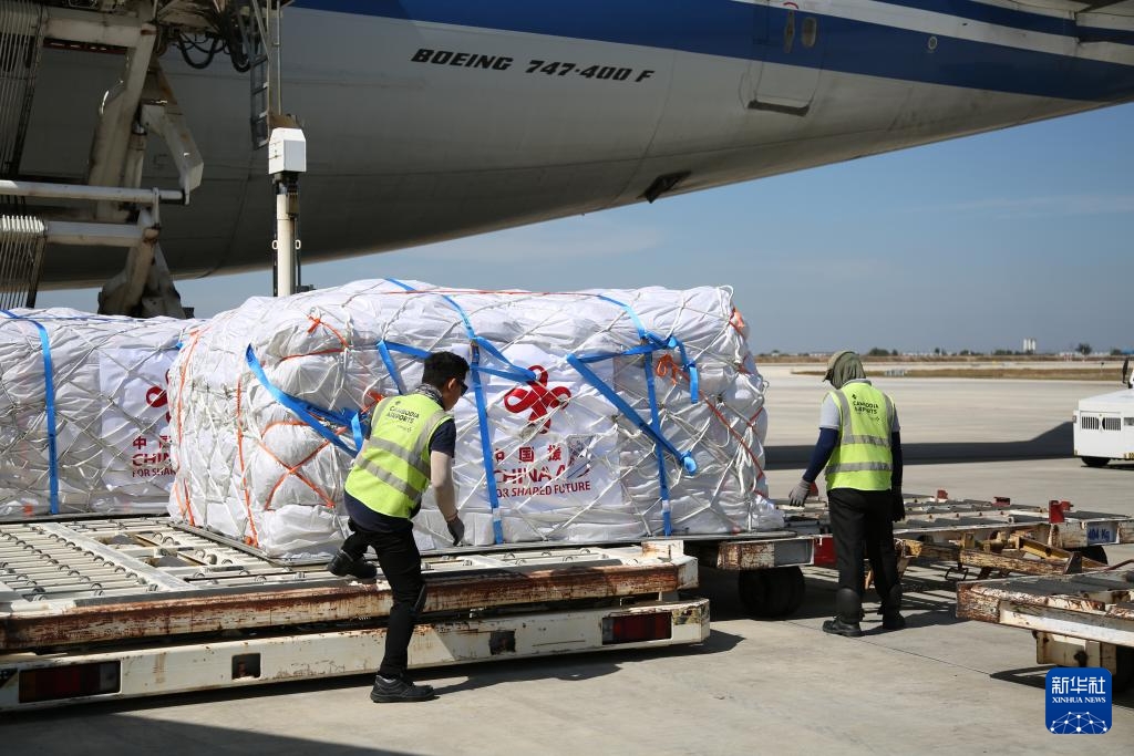 Lô viện trợ nhân đạo khẩn cấp đầu tiên của Trung Quốc gửi tới Campuchia đã đến Phnom Penh