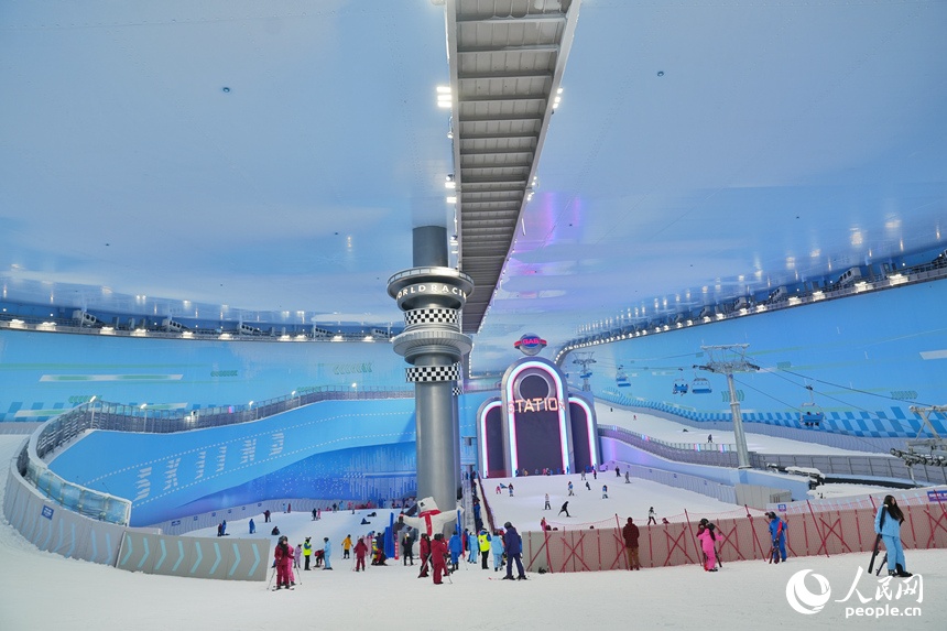 Khu trượt tuyết trong nhà quy mô lớn đầu tiên của Cát Lâm chính thức đi vào hoạt động