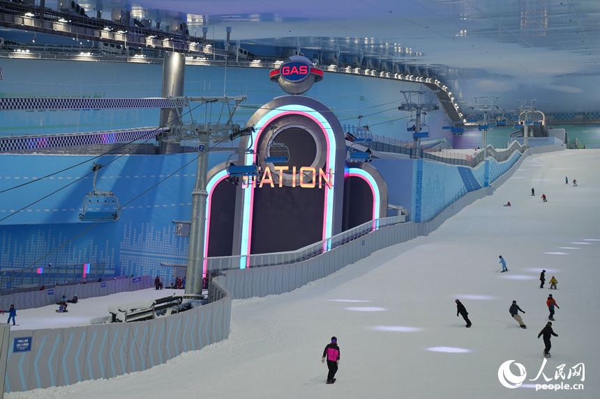 Khu trượt tuyết trong nhà quy mô lớn đầu tiên của Cát Lâm chính thức đi vào hoạt động