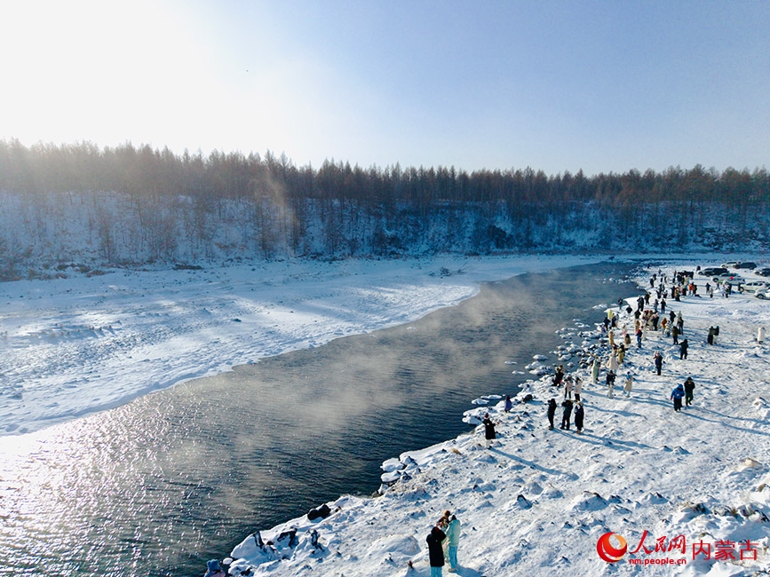 Dòng sông không đóng băng - bức tranh sinh thái mùa đông ở A Nhĩ Sơn