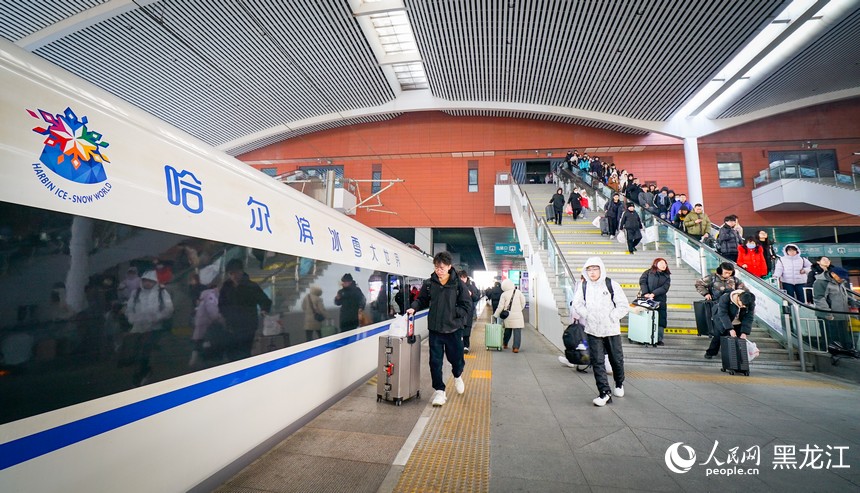 Tàu cao tốc chủ đề “Thế giới Băng tuyết Cáp Nhĩ Tân” chính thức vận hành