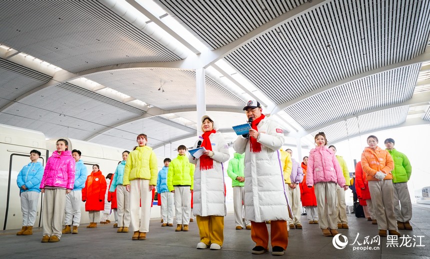 Tàu cao tốc chủ đề “Thế giới Băng tuyết Cáp Nhĩ Tân” chính thức vận hành