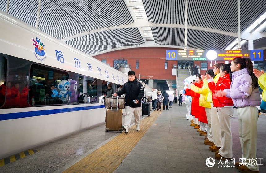 Tàu cao tốc chủ đề “Thế giới Băng tuyết Cáp Nhĩ Tân” chính thức vận hành