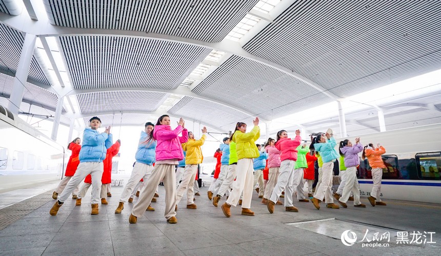 Tàu cao tốc chủ đề “Thế giới Băng tuyết Cáp Nhĩ Tân” chính thức vận hành