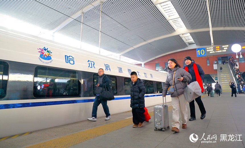 Tàu cao tốc chủ đề “Thế giới Băng tuyết Cáp Nhĩ Tân” chính thức vận hành