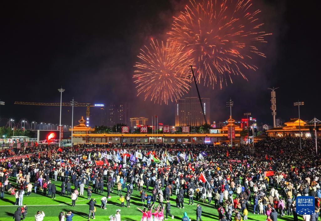 Sôi động khai mạc Giải bóng đá các thôn tỉnh Quý Châu lần thứ tư