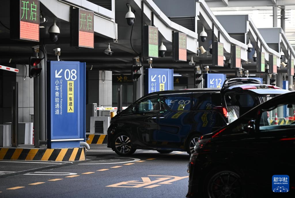 Lượng khách xuất, nhập cảnh qua cầu Hồng Kông - Chu Hải - Ma Cao vượt mốc 100 triệu lượt