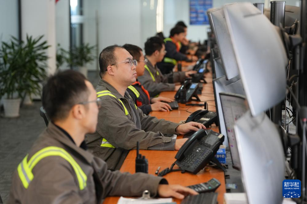 Cảng Ninh Ba - Châu Sơn lập kỷ lục thế giới về sản lượng hàng hóa thông qua cảng hàng năm