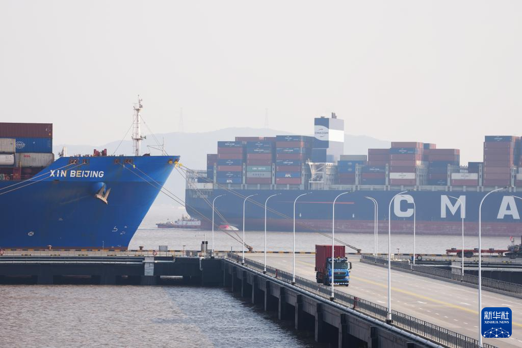 Cảng Ninh Ba - Châu Sơn lập kỷ lục thế giới về sản lượng hàng hóa thông qua cảng hàng năm