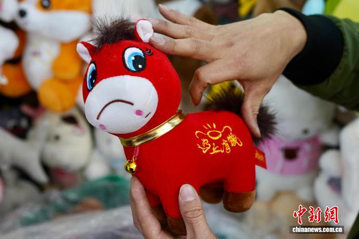 “Ngựa cười” thành “ngựa khóc”: Sản phẩm lỗi bất ngờ thành “hàng hot”