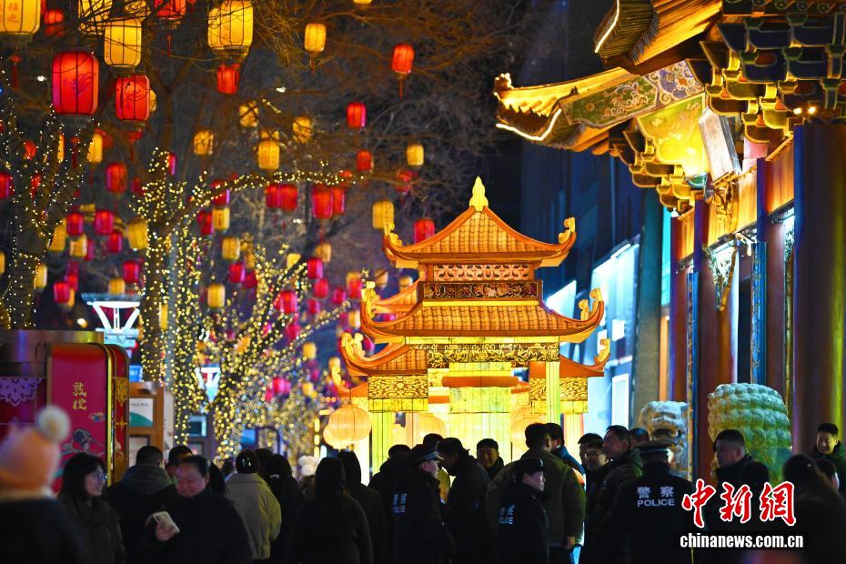 “Xuyên không” về thời nhà Đường trong Lễ hội đèn lồng Đôn Hoàng 2026