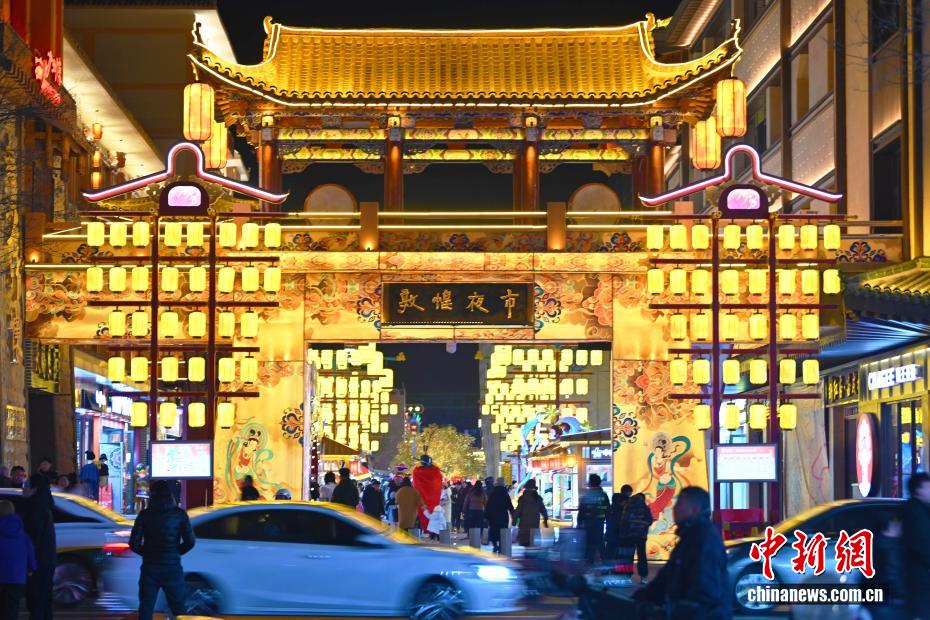 “Xuyên không” về thời nhà Đường trong Lễ hội đèn lồng Đôn Hoàng 2026