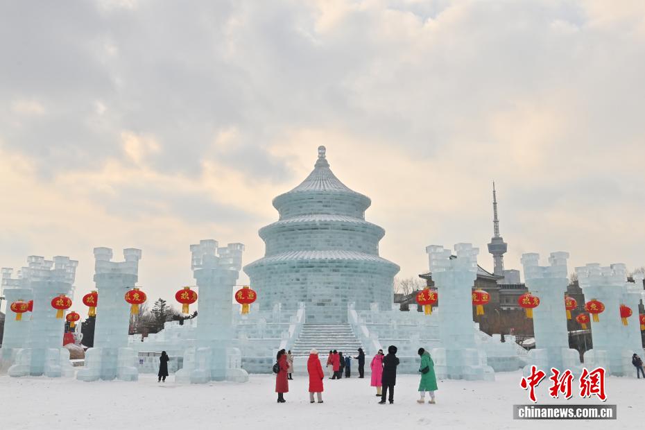 “Kỳ Niên Điện” bằng băng ở Trường Xuân thu hút du khách