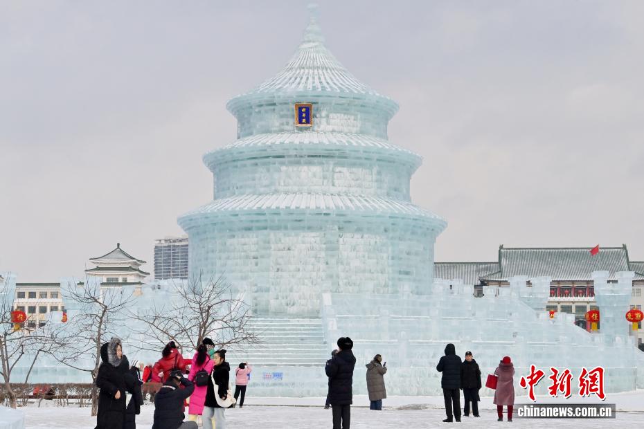 “Kỳ Niên Điện” bằng băng ở Trường Xuân thu hút du khách