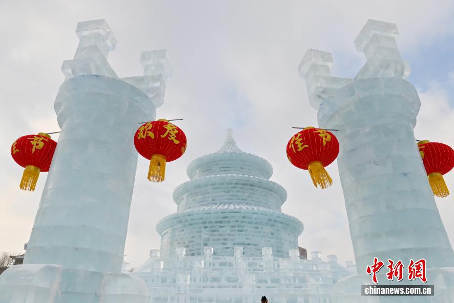 “Kỳ Niên Điện” bằng băng ở Trường Xuân thu hút du khách