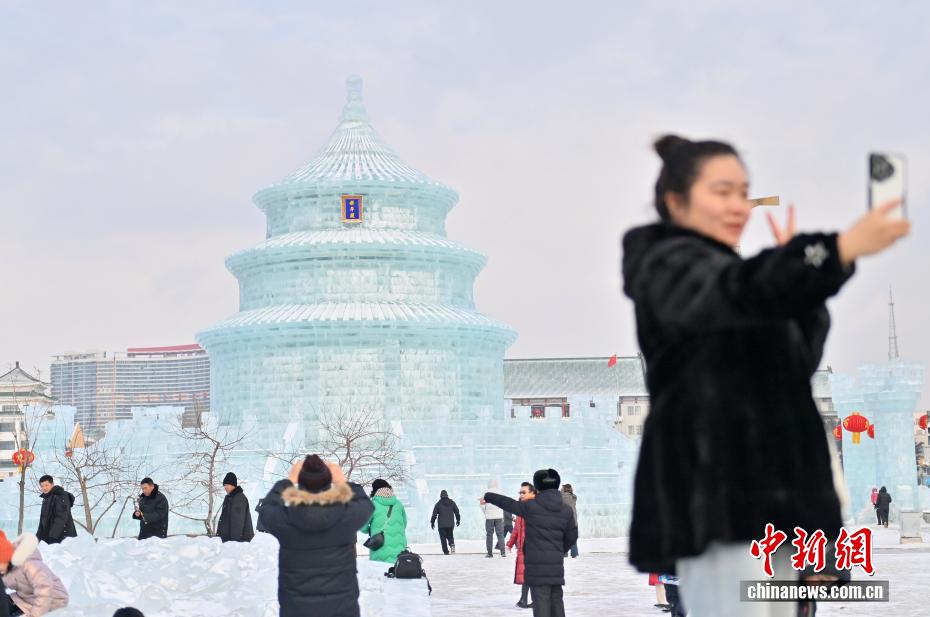 “Kỳ Niên Điện” bằng băng ở Trường Xuân thu hút du khách