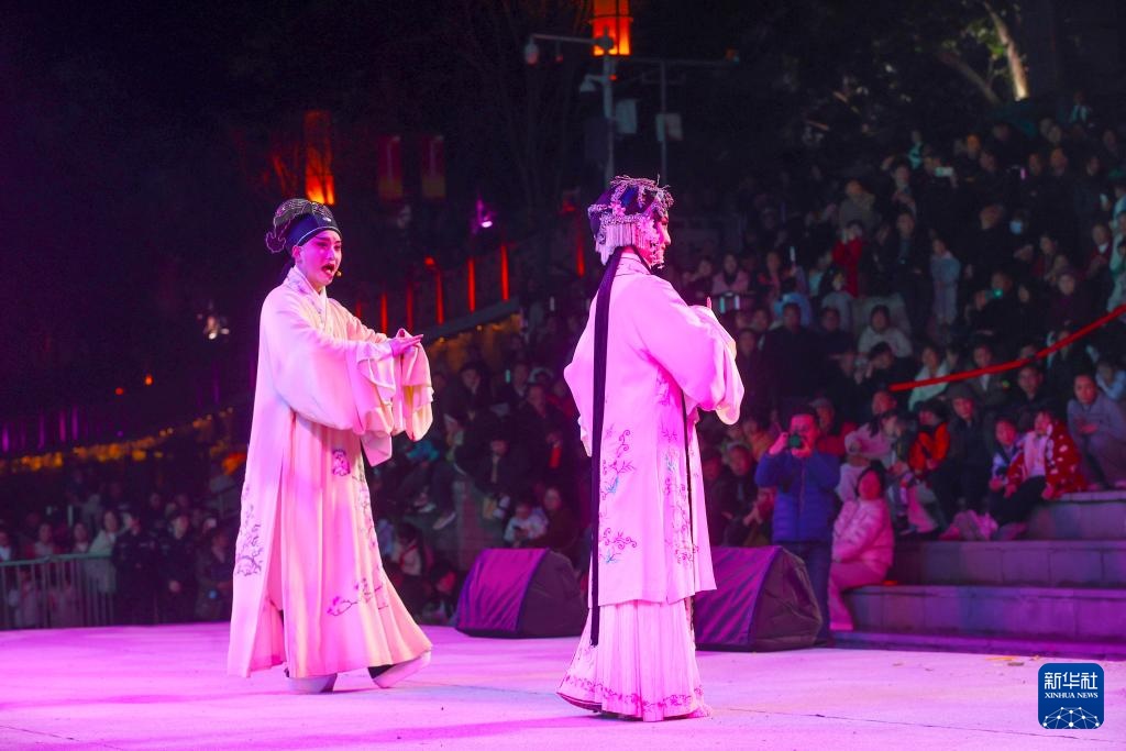 Doanh thu biểu diễn nghệ thuật Trung Quốc năm 2025 vượt 61,6 tỷ NDT