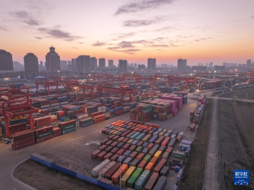 Lần đầu vượt mốc 45 nghìn tỷ NDT! Tổng kim ngạch xuất nhập khẩu của Trung Quốc tăng trưởng 9 năm liên tiếp