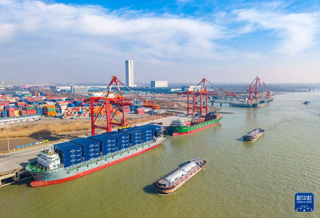 Lần đầu vượt mốc 45 nghìn tỷ NDT! Tổng kim ngạch xuất nhập khẩu của Trung Quốc tăng trưởng 9 năm liên tiếp