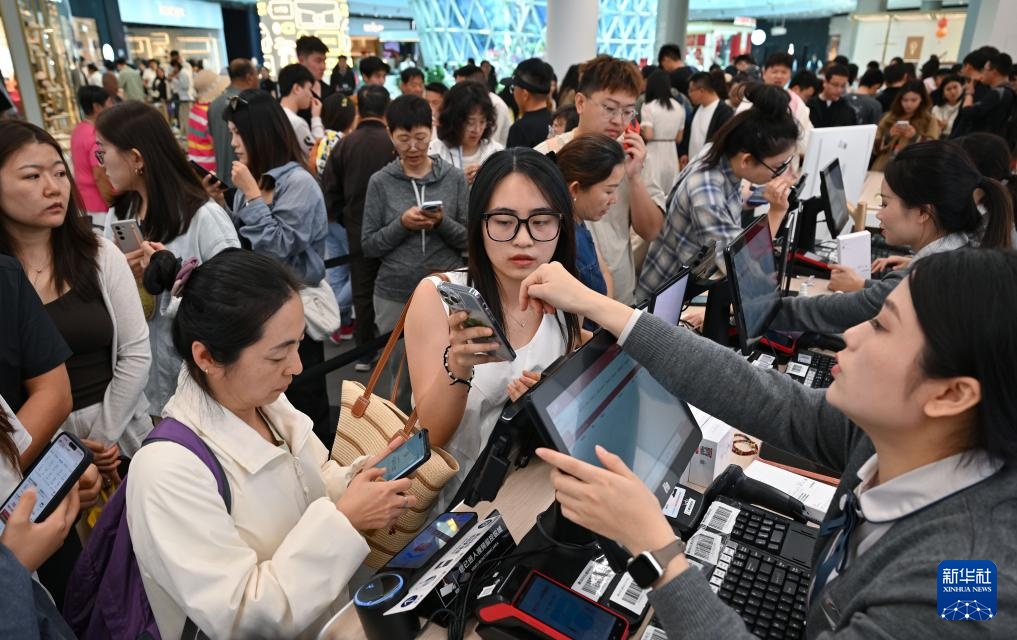 Tròn một tháng vận hành cơ chế hải quan đặc biệt, mua sắm miễn thuế tại đảo Hải Nam tiếp tục sôi động