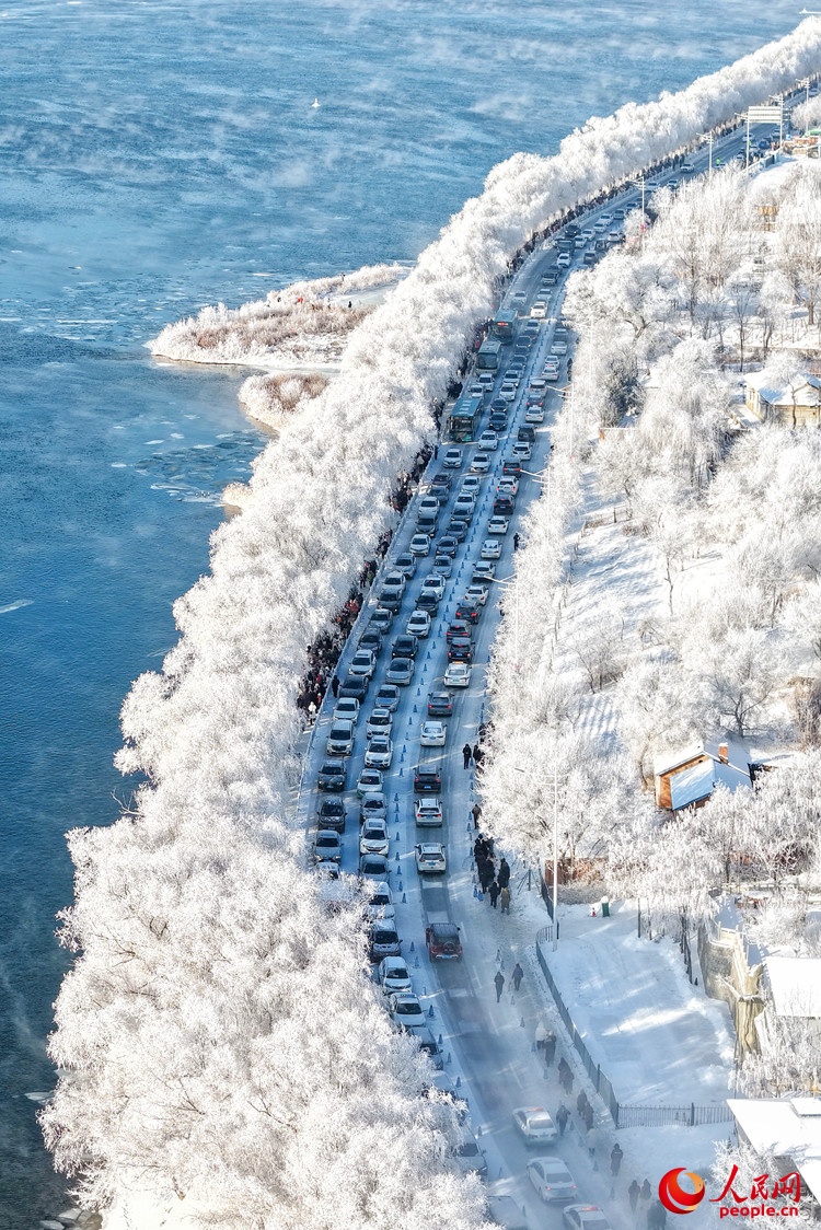 Cảnh tượng băng giá đẹp lạ tại Cát Lâm