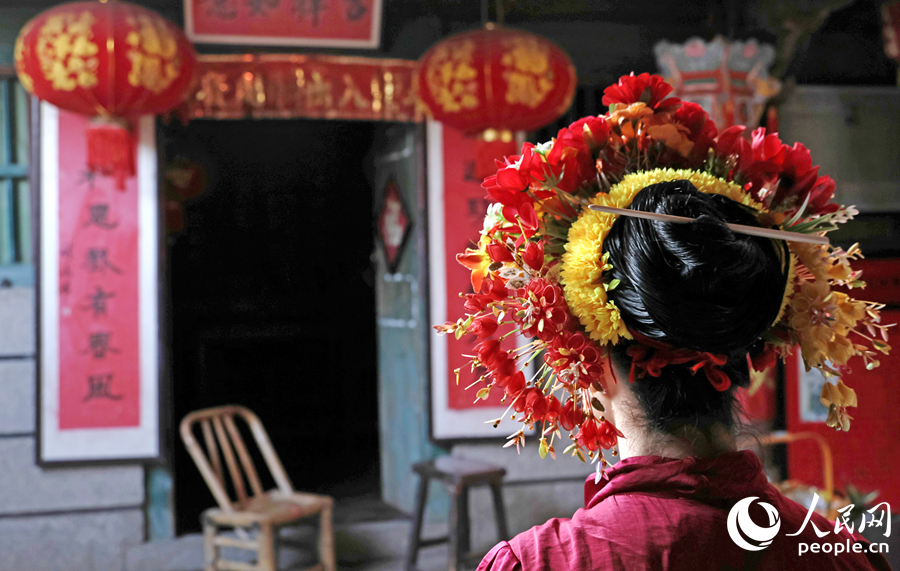 Mang cả “vườn hoa trên đầu” về châu Âu