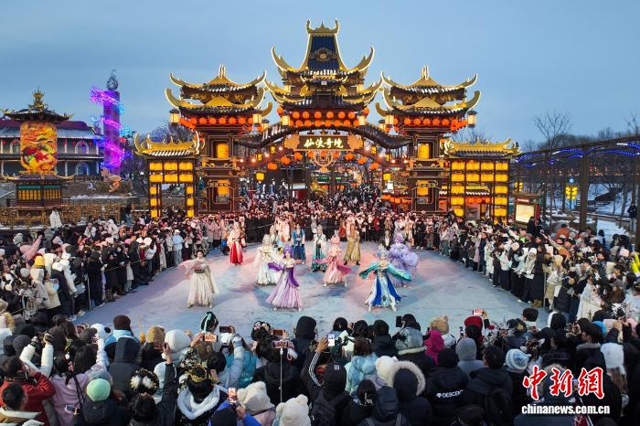 NPC võ hiệp thu hút du khách tại Hà Nam