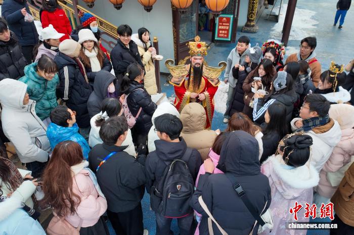 NPC võ hiệp thu hút du khách tại Hà Nam