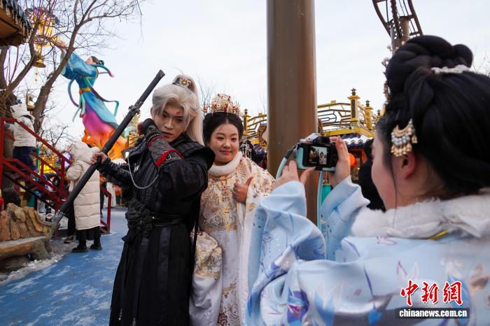 NPC võ hiệp thu hút du khách tại Hà Nam