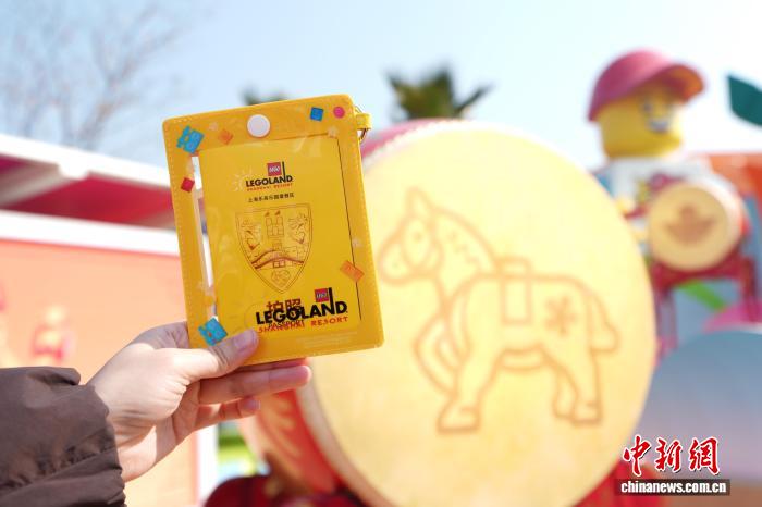 LEGOLAND Thượng Hải trang hoàng đón năm Bính Ngọ 2026