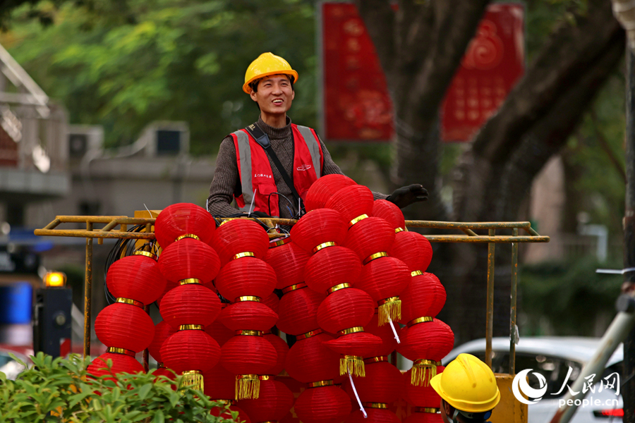 Hạ Môn rực rỡ sắc đỏ, rộn ràng đón xuân