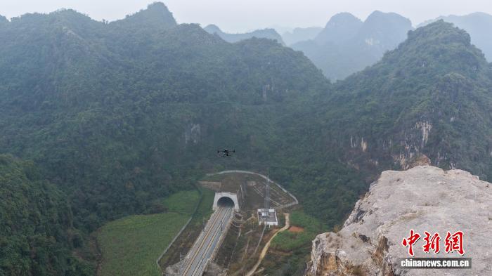 “Tổ đội Mắt Đại Bàng” Quảng Tây bảo vệ tuyến giao thông huyết mạch Trung - Việt