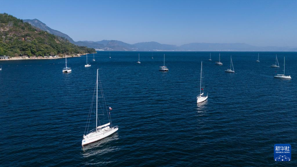 Hồ Phủ Tiên xanh biếc vào mùa đông